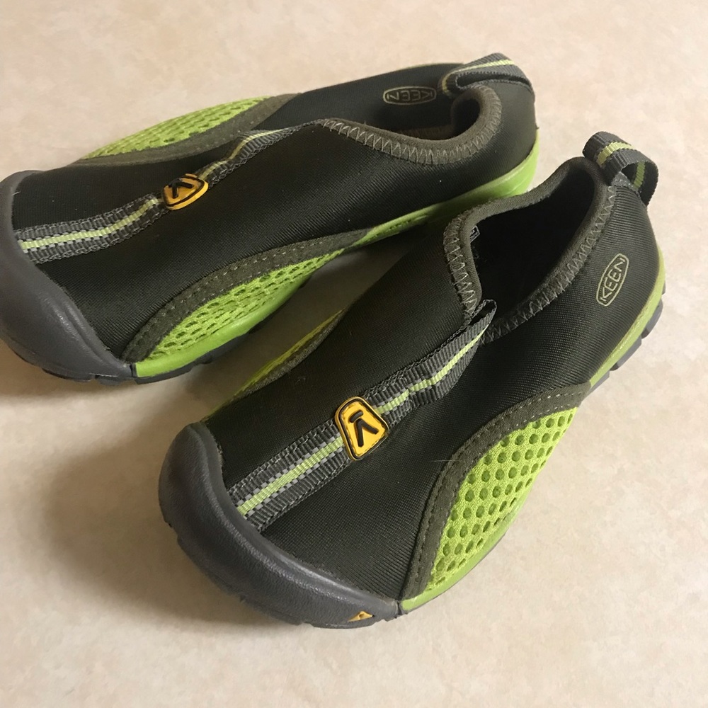 Keen toddler water shoes US size 8